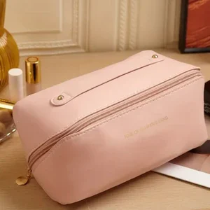 Farmasi Nutriplus makeup pouch